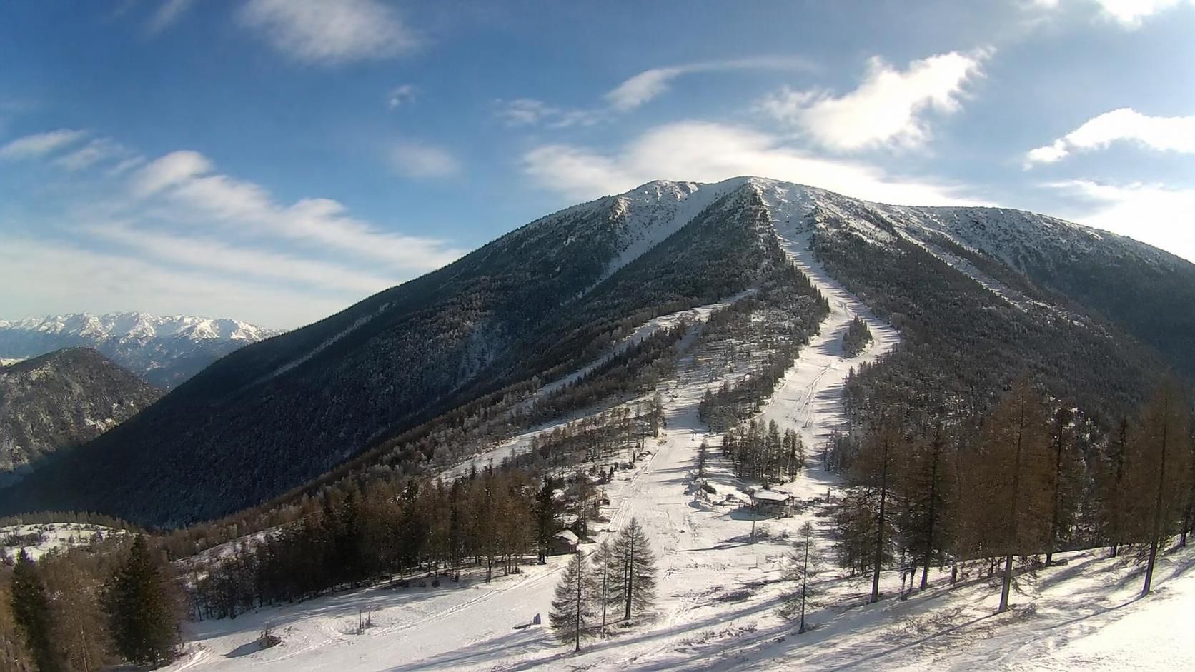 suivez en temps réel les conditions météo et l'ambiance à la station de la colmiane grâce à notre webcam live. idéal pour planifier vos activités en montagne.