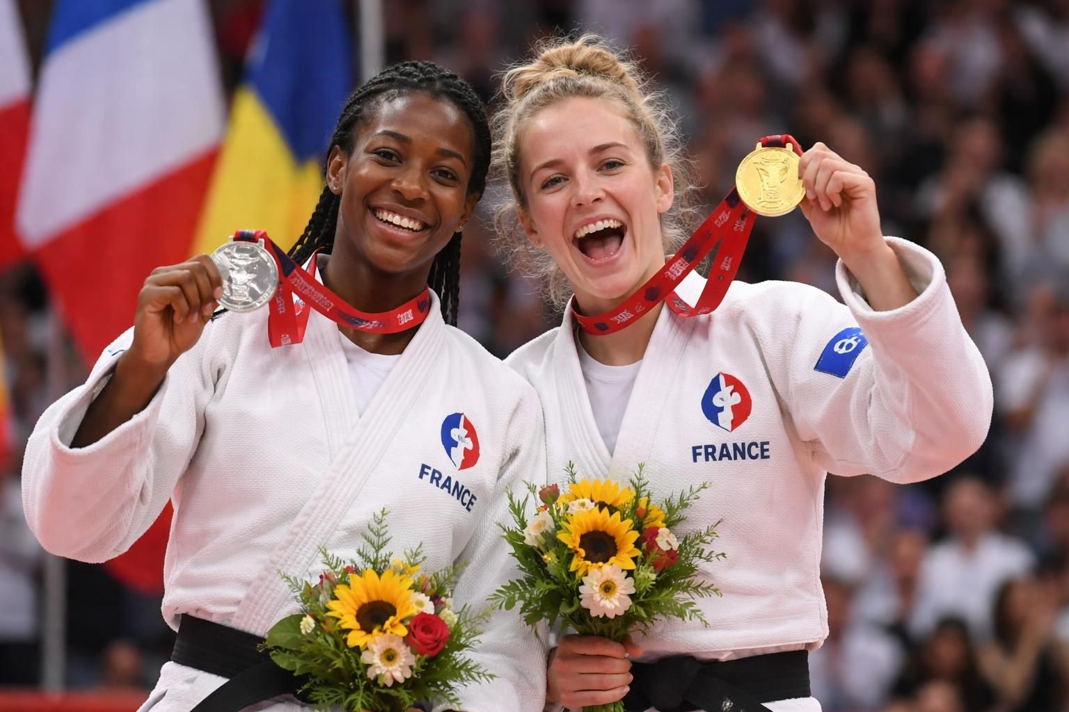 judo : sarah-léonie cysique et blandine pont remportent la médaille d'argent au grand chelem de lausanne, un événement prestigieux sur la scène internationale.
