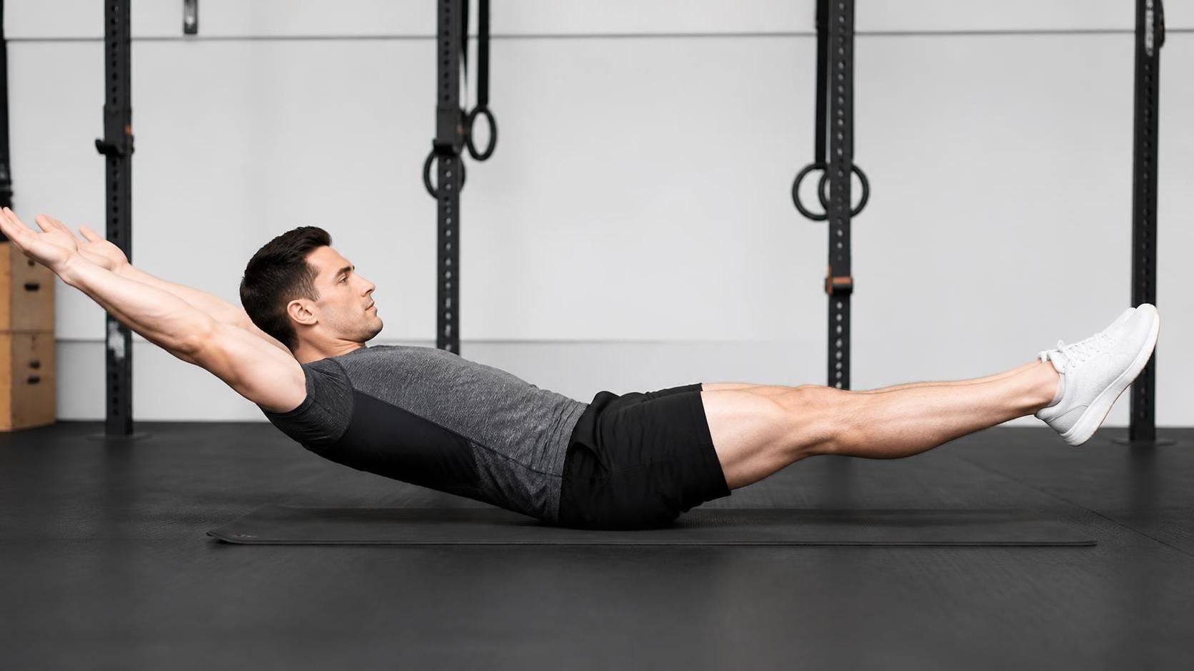 découvrez le gainage banane ou hollow hold, le gainage le plus fonctionnel pour renforcer votre sangle abdominale, améliorer votre posture et optimiser vos performances sportives.