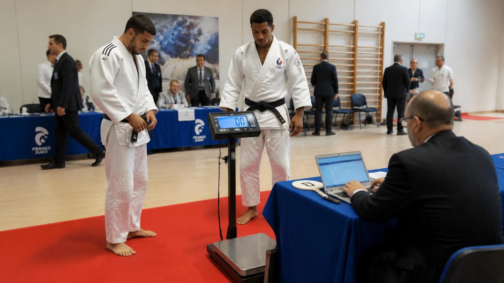 découvrez les différentes catégories de poids en judo pour les hommes et les femmes, essentielles pour comprendre les compétitions et les règles de ce sport de combat.
