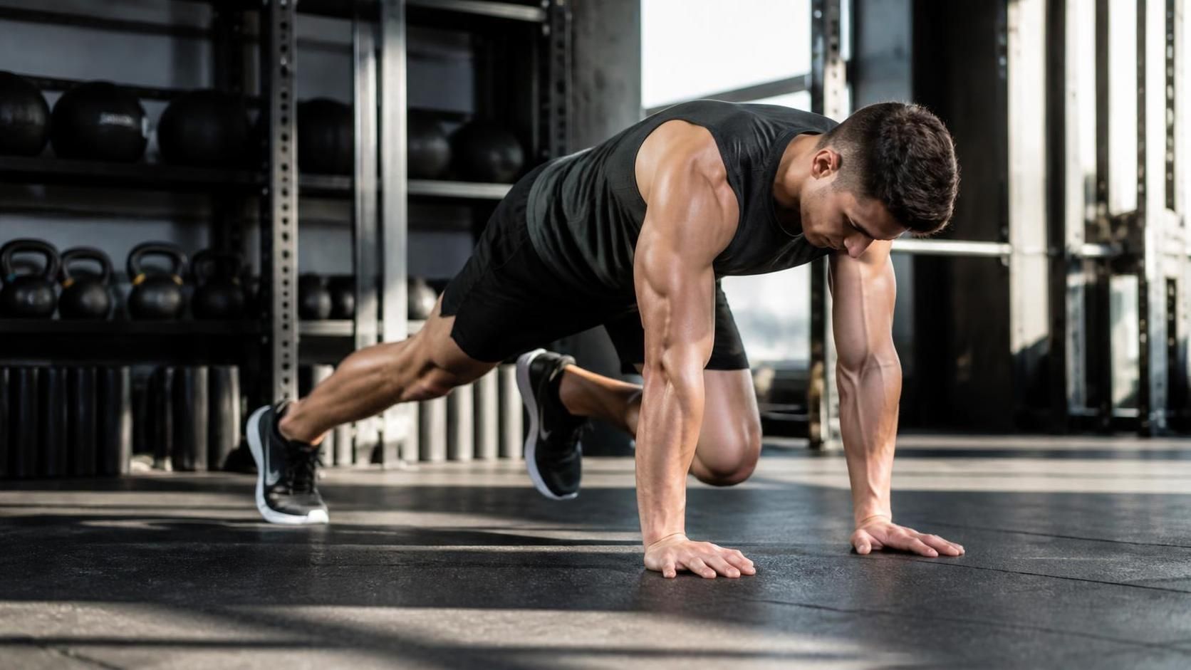 découvrez comment réaliser correctement les mountain climbers pour un entraînement efficace, renforcer votre cardio et tonifier votre corps en toute sécurité.