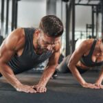 découvrez comment renforcer efficacement vos triceps avec l'exercice des pompes diamants, une méthode simple et puissante pour des bras toniques et sculptés.