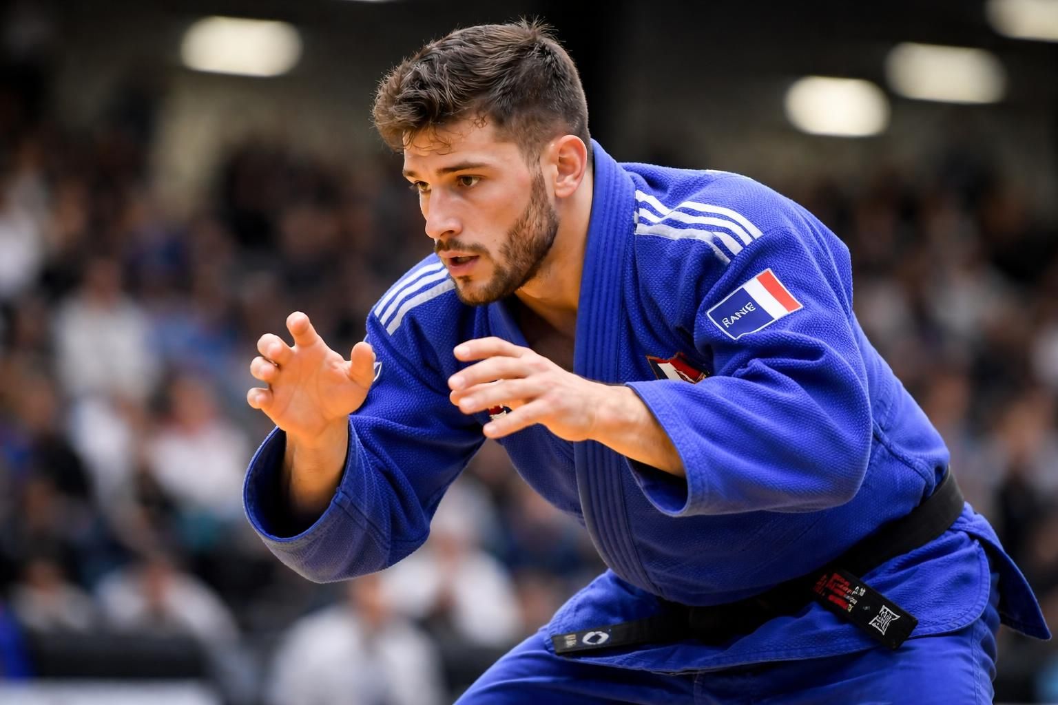 découvrez joshua mugneret, étoile montante du judo en seine-et-marne, qui triomphe au tournoi excellence et poursuit son ascension spectaculaire dans le monde du judo.