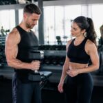 découvrez tout sur le curl marteau : apprenez la technique correcte et ses bienfaits pour renforcer vos bras et améliorer votre silhouette.