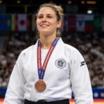 vanessa martin, judokate du club de l’isle-jourdain, remporte la médaille de bronze aux championnats du monde de judo à sarajevo, une performance remarquable pour son club et sa carrière.